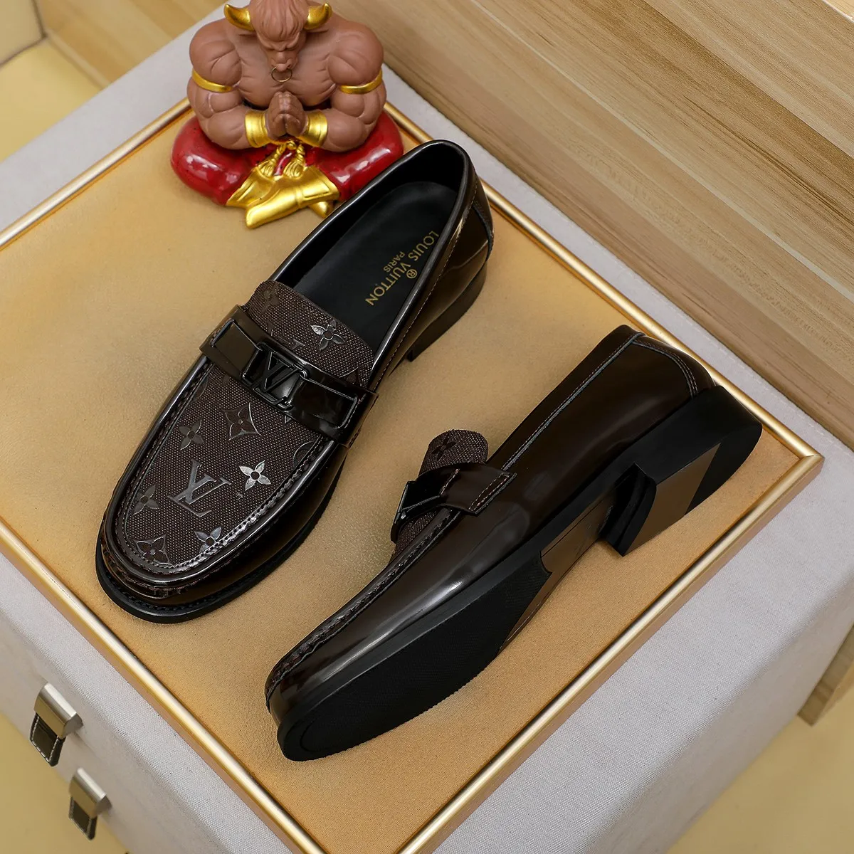Men's shoes 💰 460 💰 Louis Vuitton LV ® 🆕 model 🔛Full shoe counter, first layer cowhide, 🐂leather lined casual shoes for men, super soft outsole, essential for driving. Counter synchronization, original first layer cowhide, completely 1:1 mold customization🌹top version, color optional! Number: 39-44 (customized at 38.45)